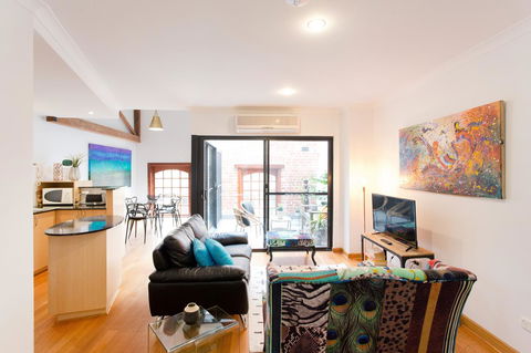 Windows On Pakenham - Accommodation Gladstone 1