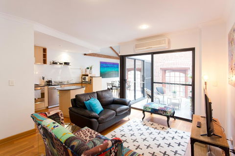 Windows On Pakenham - Accommodation Gladstone 0