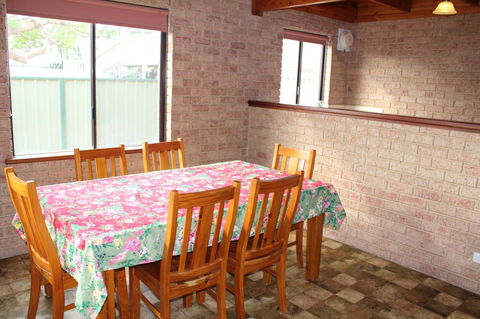 Kestrel Chalets - Accommodation Gladstone 20