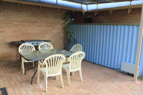 Kestrel Chalets - Accommodation Gladstone 23