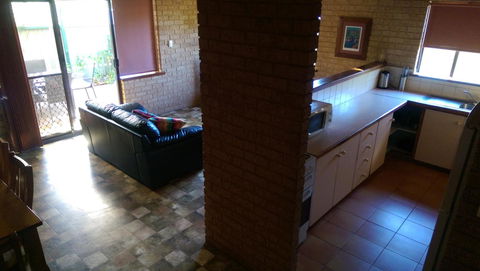 Kestrel Chalets - Accommodation Gladstone 4