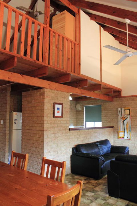 Kestrel Chalets - Accommodation Gladstone 16