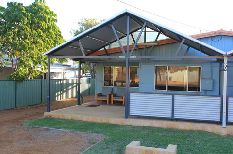 Kestrel Chalets - Accommodation Gladstone 0
