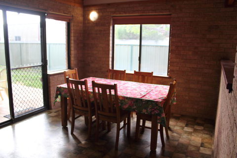 Kestrel Chalets - Accommodation Gladstone 17