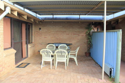 Kestrel Chalets - Accommodation Gladstone 13