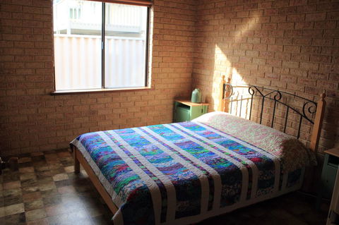 Kestrel Chalets - Accommodation Gladstone 12