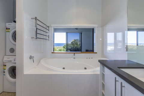 Aquatic Visions - Accommodation Gladstone 7