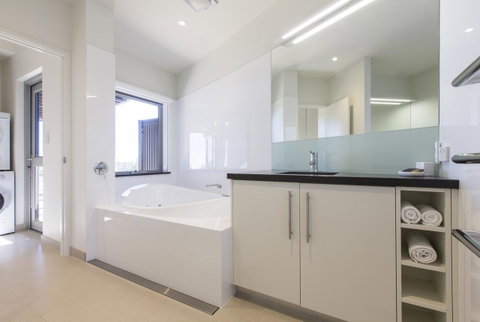 Aquatic Visions - Accommodation Gladstone 19