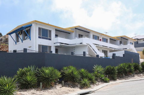 Scarborough Apartments - Accommodation Gladstone 0