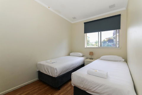 Scarborough Apartments - Accommodation Gladstone 4