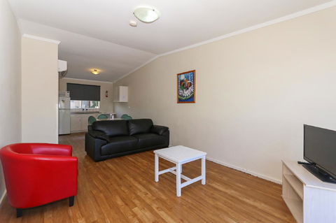 Scarborough Apartments - Accommodation Gladstone 2