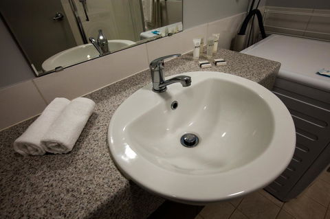 Beadon Bay Hotel - Accommodation Gladstone 10