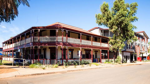 Beadon Bay Hotel - Accommodation Gladstone 0