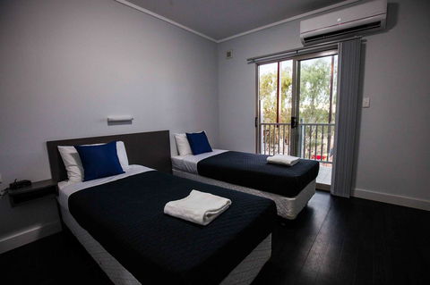 Beadon Bay Hotel - Accommodation Gladstone 6
