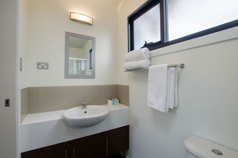 Swansea Beach Chalets - Accommodation Gladstone 15