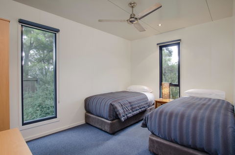 Swansea Beach Chalets - Accommodation Gladstone 10