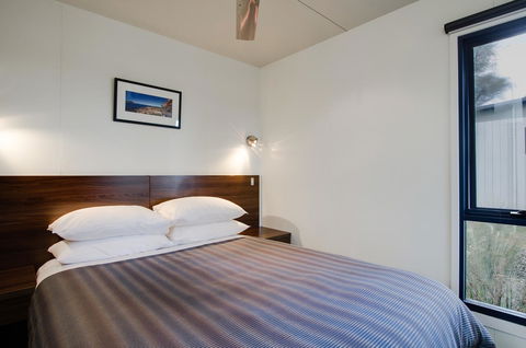 Swansea Beach Chalets - Accommodation Gladstone 19