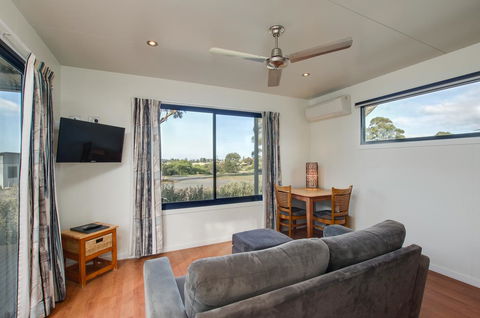 Swansea Beach Chalets - Accommodation Gladstone 8