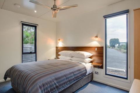 Swansea Beach Chalets - Accommodation Gladstone 14