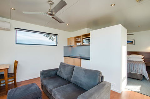 Swansea Beach Chalets - Accommodation Gladstone 16