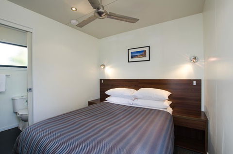 Swansea Beach Chalets - Accommodation Gladstone 20