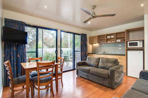 Swansea Beach Chalets - Accommodation Gladstone 12