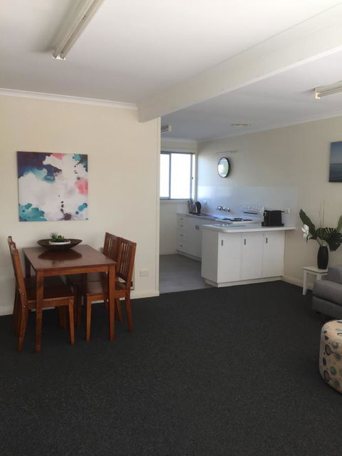 Old Pier Apartments - Accommodation Gladstone 1
