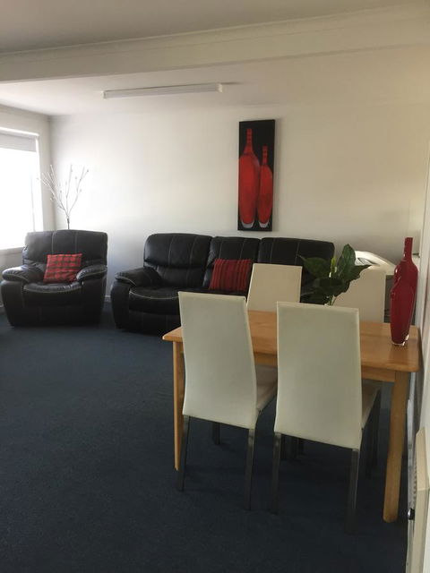 Old Pier Apartments - Accommodation Gladstone 11
