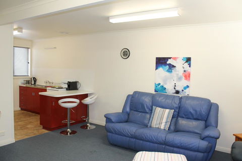 Old Pier Apartments - Accommodation Gladstone 8