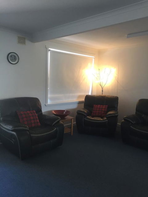 Old Pier Apartments - Accommodation Gladstone 12