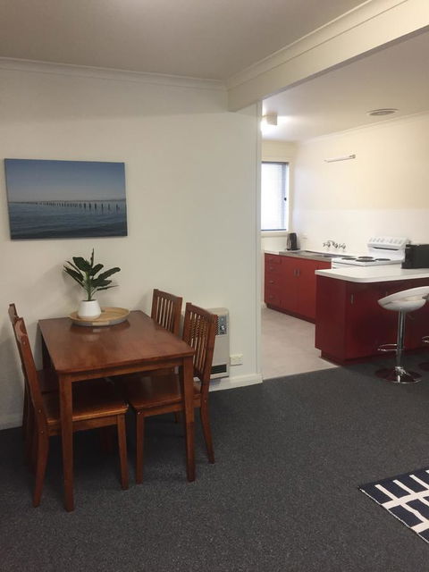 Old Pier Apartments - Accommodation Gladstone 5