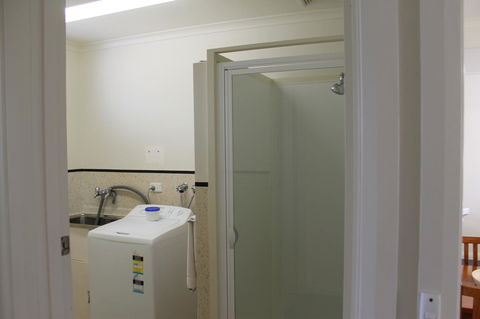 Old Pier Apartments - Accommodation Gladstone 15