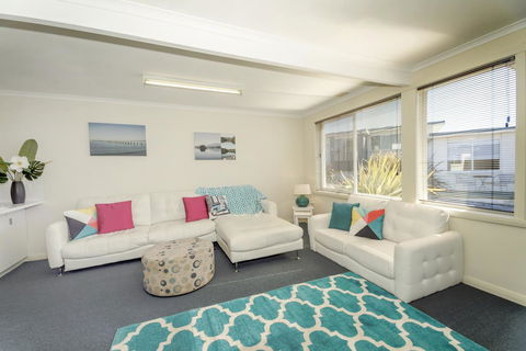 Old Pier Apartments - Accommodation Gladstone 14