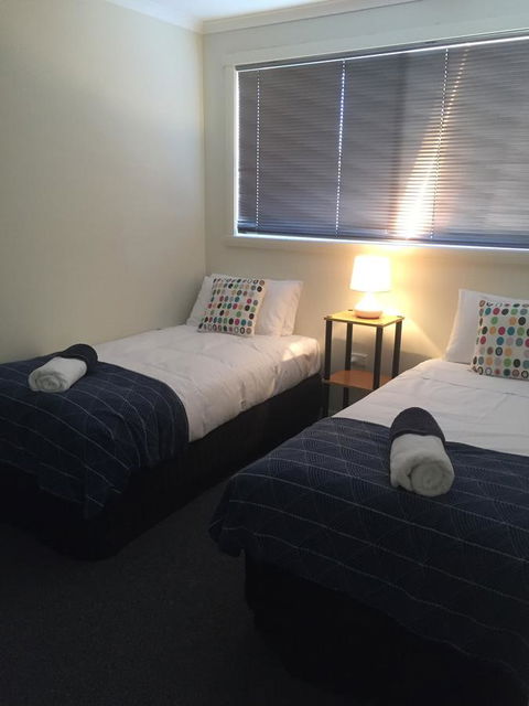 Old Pier Apartments - Accommodation Gladstone 4