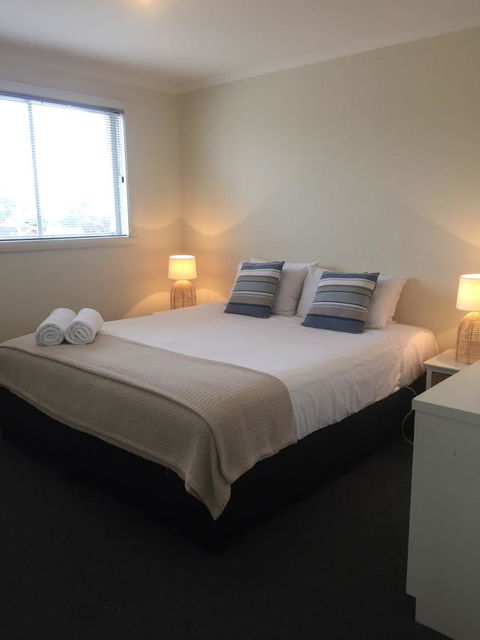 Old Pier Apartments - Accommodation Gladstone 3