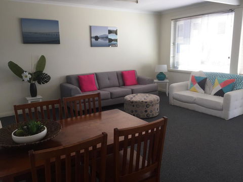 Old Pier Apartments - Accommodation Gladstone 2