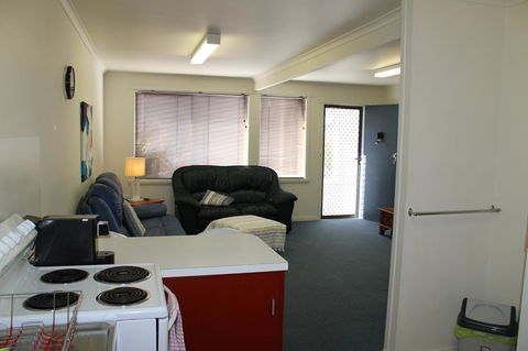 Old Pier Apartments - Accommodation Gladstone 6