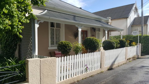 Arendon Cottage - Accommodation Gladstone 0