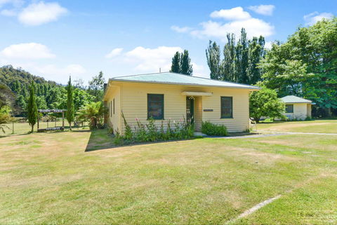 Giants Table And Cottages - Accommodation Gladstone 24