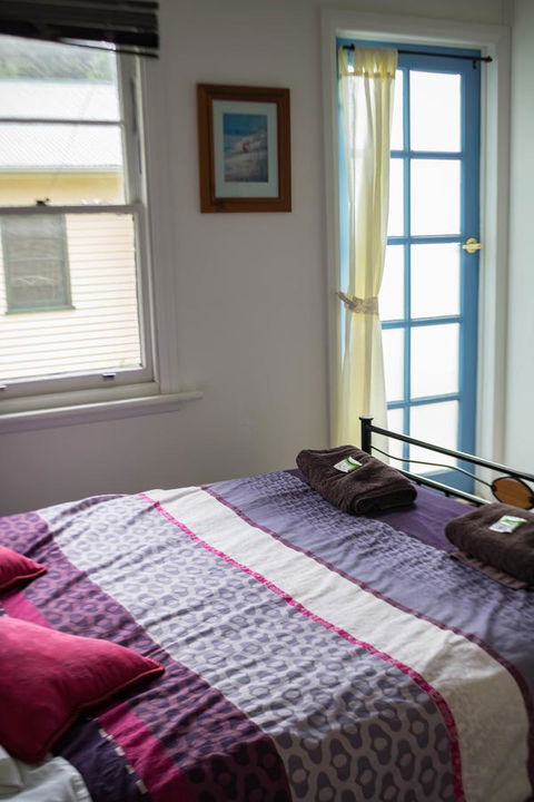 Giants Table And Cottages - Accommodation Gladstone 15