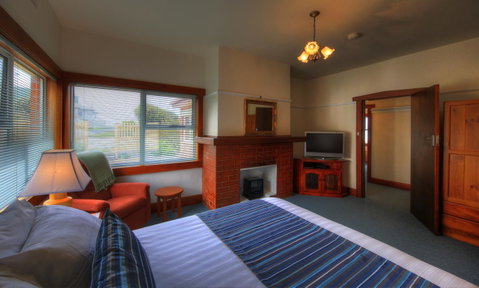 Stanley Village Waterfront Accommodation - Accommodation Gladstone 17