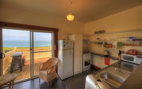 Stanley Village Waterfront Accommodation - Accommodation Gladstone 19