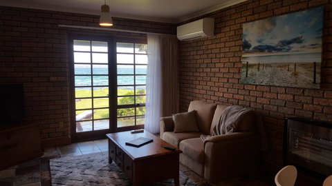 Stanley Village Waterfront Accommodation - Accommodation Gladstone 2