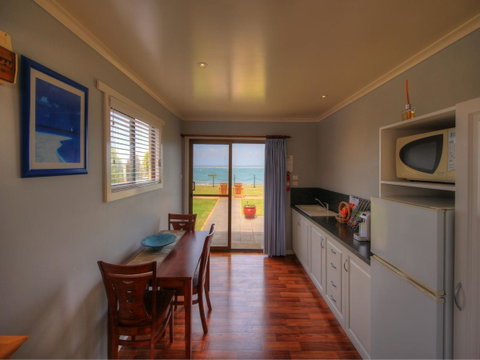 Stanley Village Waterfront Accommodation - Accommodation Gladstone 14