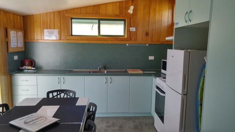 Bicheno Cabin Park - Accommodation Gladstone 23