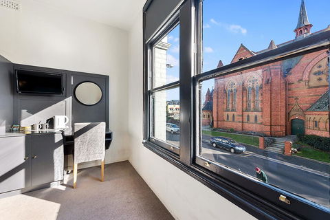 The Cornwall Boutique Hotel - Accommodation Gladstone 6