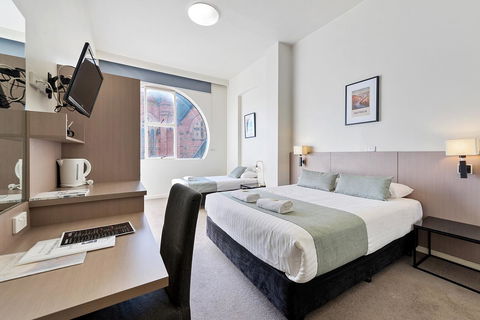 The Cornwall Boutique Hotel - Accommodation Gladstone 2