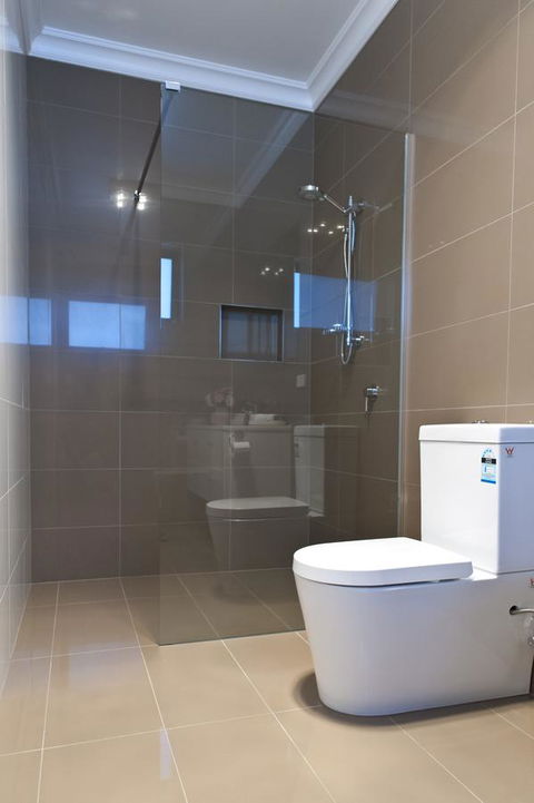 Sandy Bay Waterfront Home - Accommodation Gladstone 8