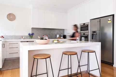 Sandy Bay Waterfront Home - Accommodation Gladstone 7