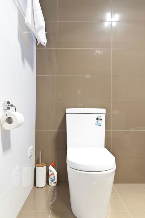 Sandy Bay Waterfront Home - Accommodation Gladstone 3